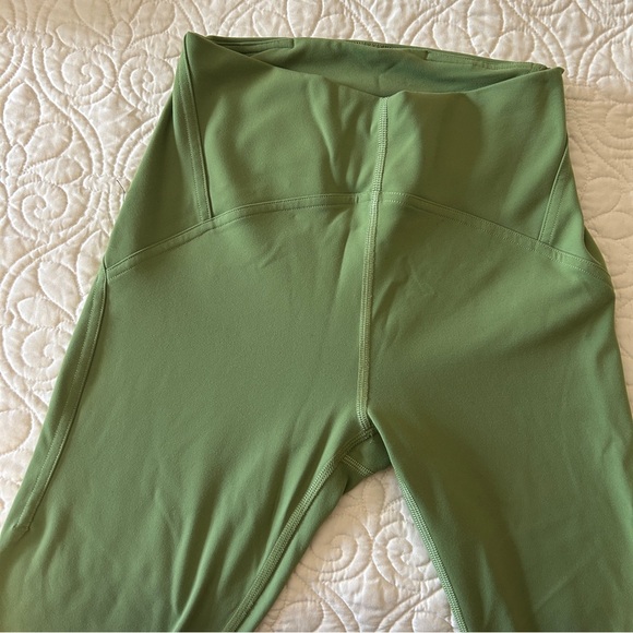 Lululemon InStill High-Rise Tight 25” Green Foliage Size 4 - Picture 9 of 10